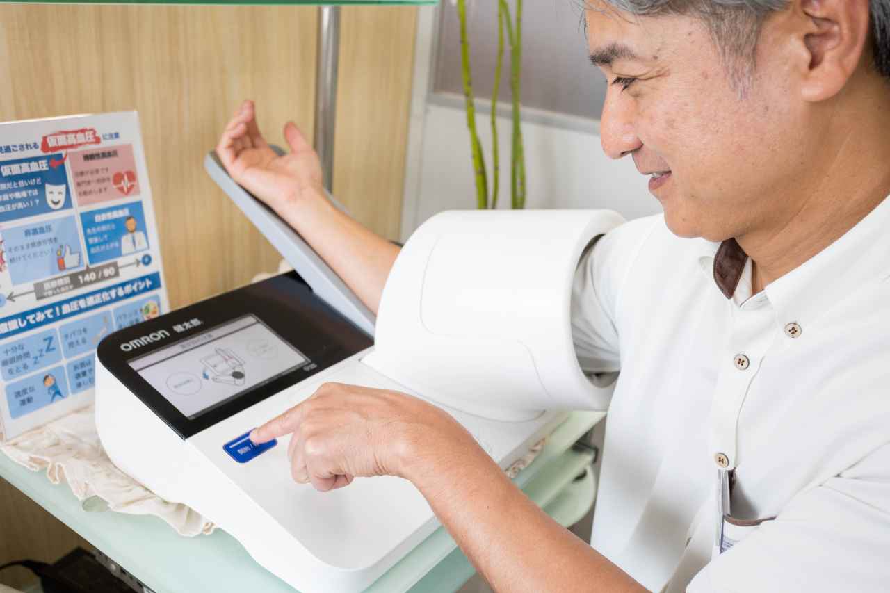 自動血圧計健太郎計測の様子2