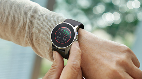 常時手首に装着可能な腕時計サイズを実現したウェアラブル血圧計 HeartGuide