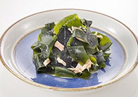 わかめとかつおの炒め物