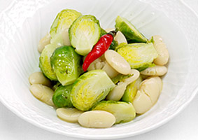 芽キャベツと白いんげんのペペロンチーノ