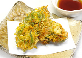  菊花とおかひじきの米粉揚げ