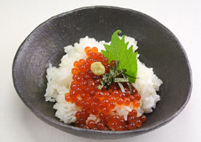 イクラのだし醤油丼