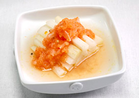 うどの玉ねぎドレッシングがけ