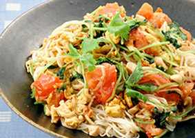 トマトと三つ葉のそうめん炒め