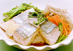 さわらとごぼう、にんじんのさっと煮