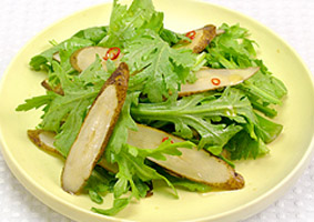 焼きごぼうと春菊のサラダ