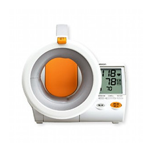 空気圧による自動巻きつけ技術搭載の上腕式血圧計